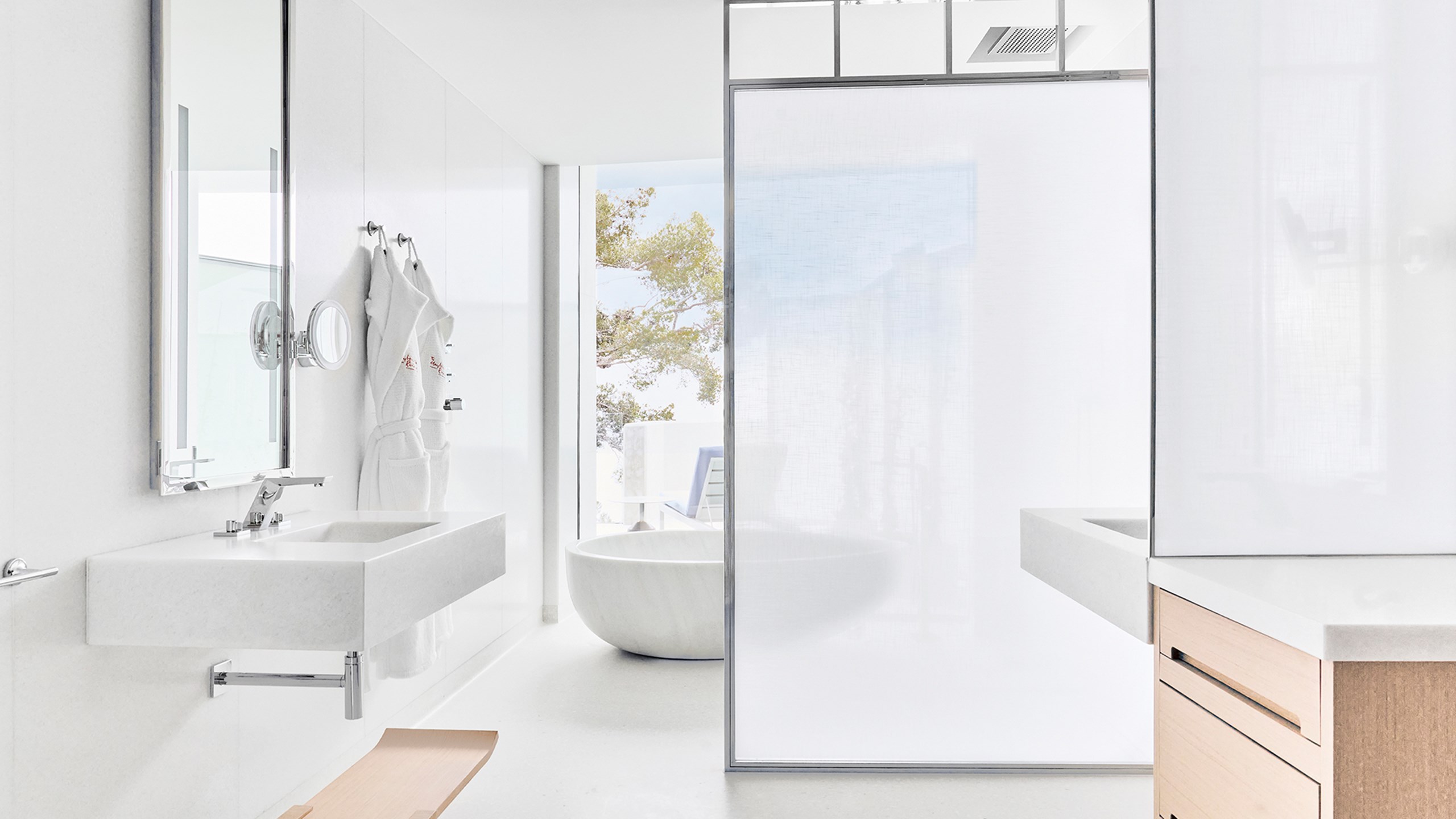 Corniche Junior Suite - bathroom