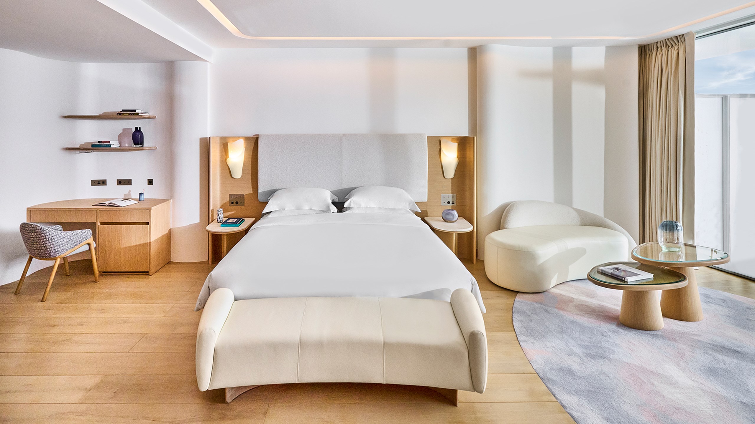 Corniche Junior Suite - bedroom